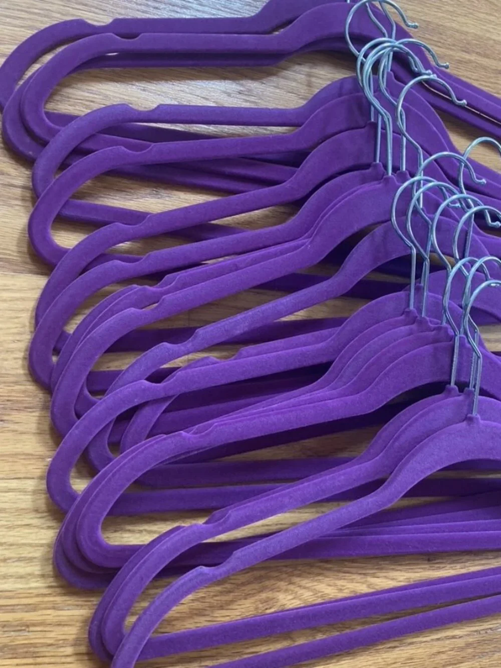 20 Non-Slip Slim Velvet Hangers